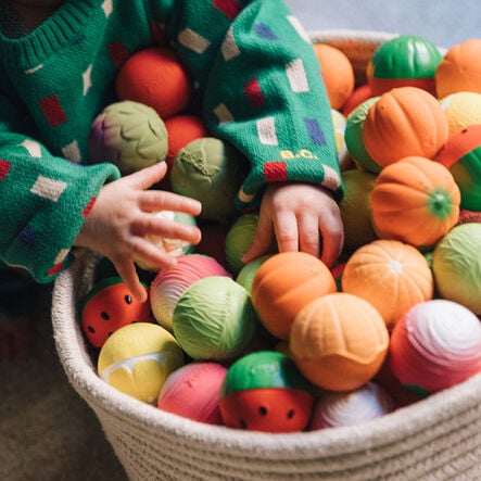 Oli \x26 Carol Baby Sensory Balls Fruit \x26 Veg Big Bundle  hi\-res