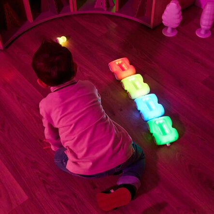 TTS Small World Glow Wagons 4pk  hi\-res