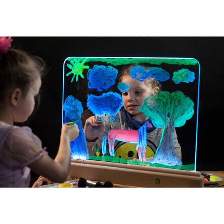 Magic Light Easel  hi\-res