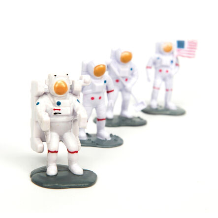 Small World Lunar Space Characters 11pcs  hi\-res