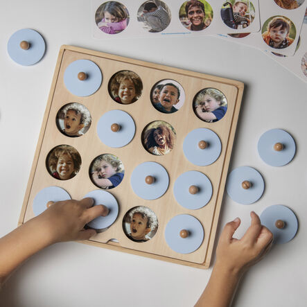 Emotions Memory Game  hi\-res