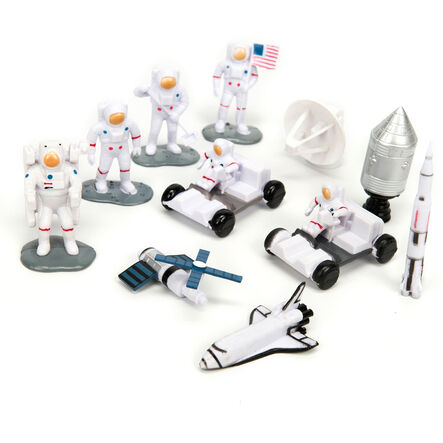 Small World Lunar Space Characters 11pcs  hi\-res