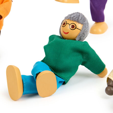 TTS Wooden Small World Diversity Family  hi\-res