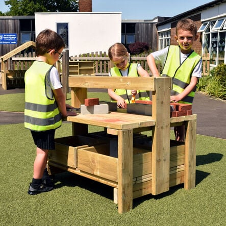 Outdoor Workbench \x26 Crates  hi\-res