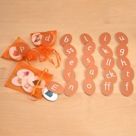TTS 44 Sounds and Spelling Bags Phase 5  hi\-res