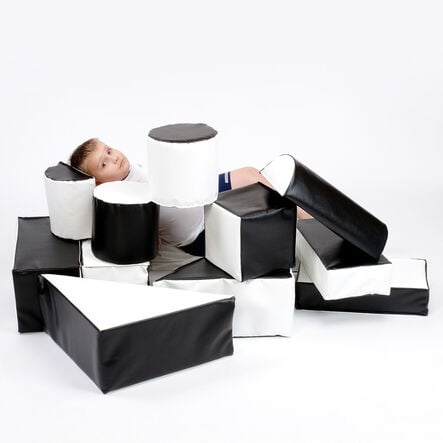 Black and White Soft Play  hi\-res