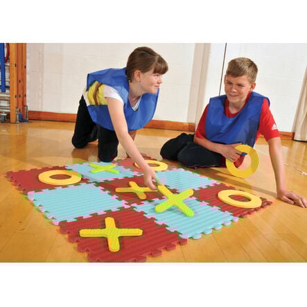 Giant Noughts and Crosses Game Set  hi\-res