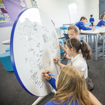 Circular Flip Table Writable  hi\-res