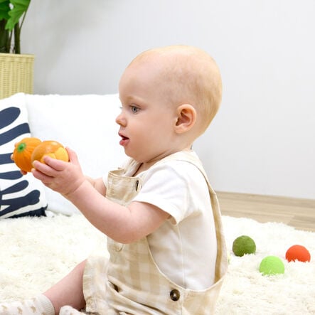 Oli \x26 Carol Baby Sensory Balls Fruit \x26 Veg Big Bundle  hi\-res
