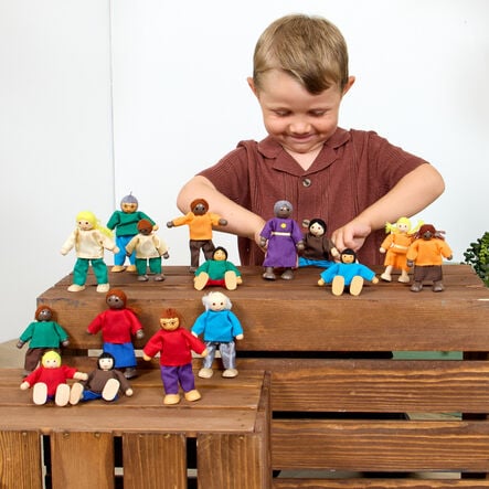 TTS Wooden Small World Diversity Family  hi\-res