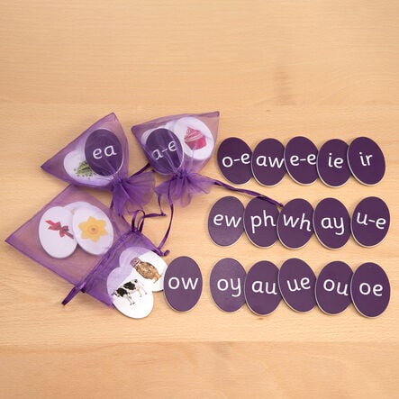 TTS 44 Sounds and Spelling Bags Phase 5  hi\-res