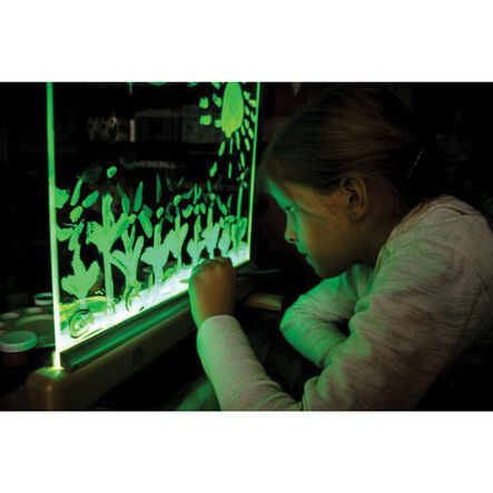 Magic Light Easel  hi\-res