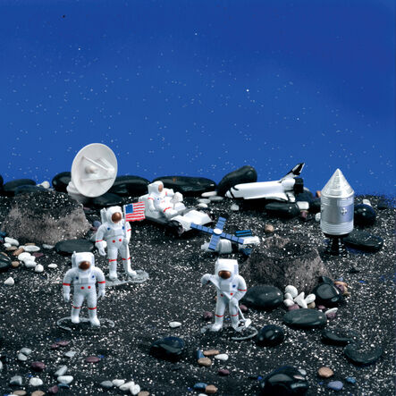 Small World Lunar Space Characters 11pcs  hi\-res