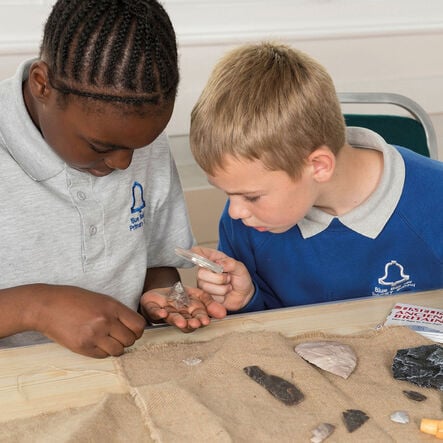 TTS Stone Age Archaeo\-Box Artefact Collection KS2  hi\-res