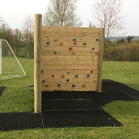 Zig Zag Traverse Climbing Walls 3  hi\-res
