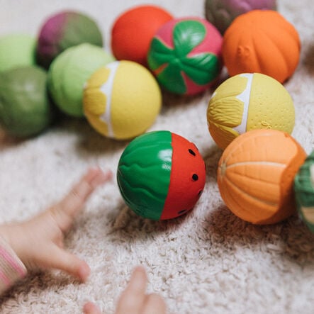 Oli \x26 Carol Baby Sensory Balls Fruit \x26 Veg Big Bundle  hi\-res