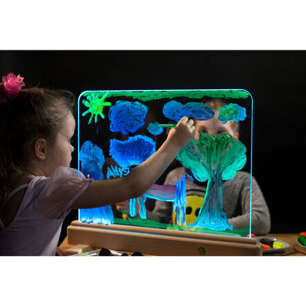 Magic Light Easel  hi\-res