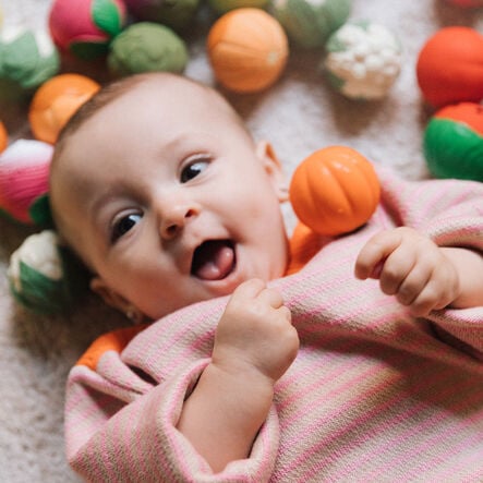 Oli \x26 Carol Baby Sensory Balls Fruit \x26 Veg Big Bundle  hi\-res