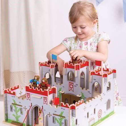 King Arthur\'s Small World Castle  hi\-res