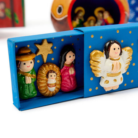 Christmas Nativities Around the World Set  hi\-res