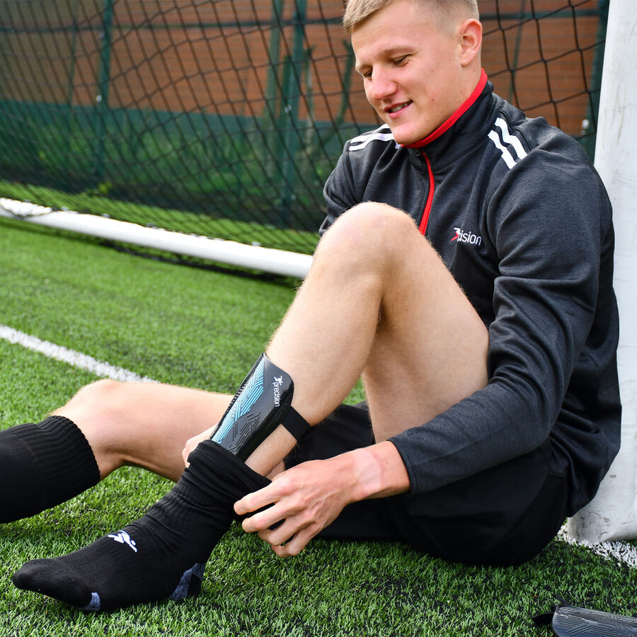 stina shirring rash guard Ｍサイズ　新品未使用未開封 Malaga Soccer Shin Guard with Adjustable Straps-Red – Vizari